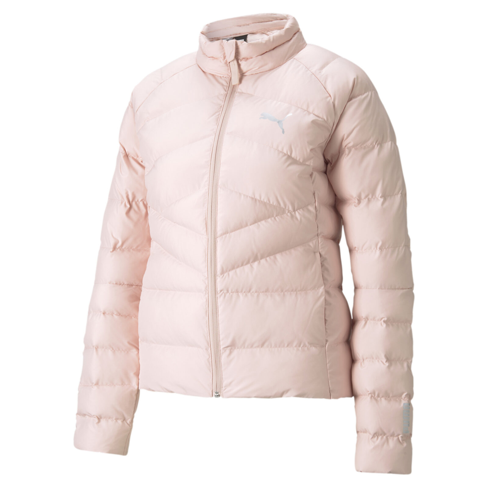 کاپشن زمستانی مدل Warmcell برند Puma <p>کاپشن زمستانی Puma با فناوری پیشرفته Warmcell طراحی شده تا در ماه‌های سرد سال همزمان با شیک بودن، شما را به آرامی گرم نگه دارد. فناوری Warmcell یک سیستم پیشرفته عایق حرارتی است که حرارت بدن را به بهترین شکل حفظ و بازتاب می‌کند. عایق نه تنها شما را گرم نگه می‌دارد بلکه لایه ای از راحتی هم فراهم می‌کند، که این کاپشن را برای فعالیت‌های خارج از منزل در آب و هوای سرد ایده‌آل می‌سازد.
جنس این لباس از مواد با کیفیت عالی و مقاوم می باشد که طول عمر آن را تضمین می کند. پوسته خارجی آن ضدآب است و محافظت در برابر عوامل زمستانی مانند باران یا برف ارائه می‌دهد.</p>